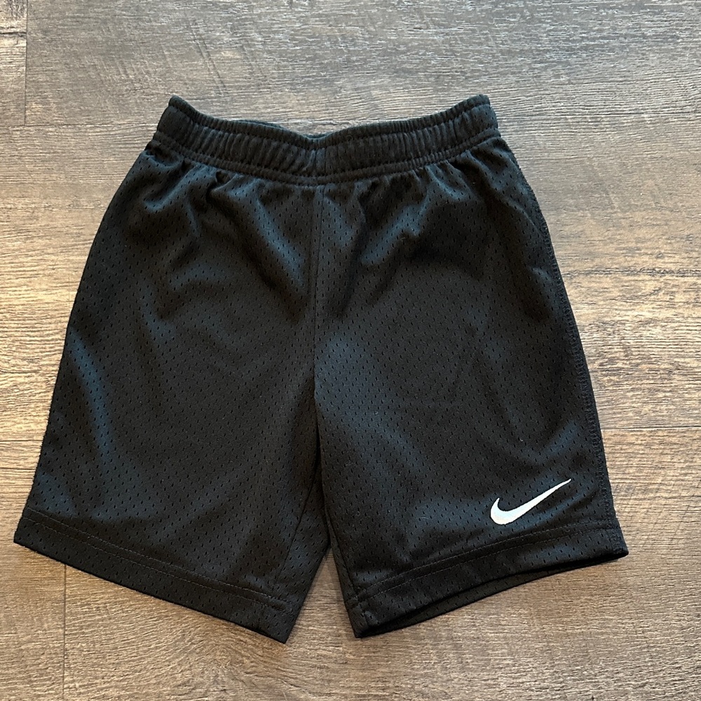 Nike‎ size 6 Black Performance Athletic Mesh Shorts